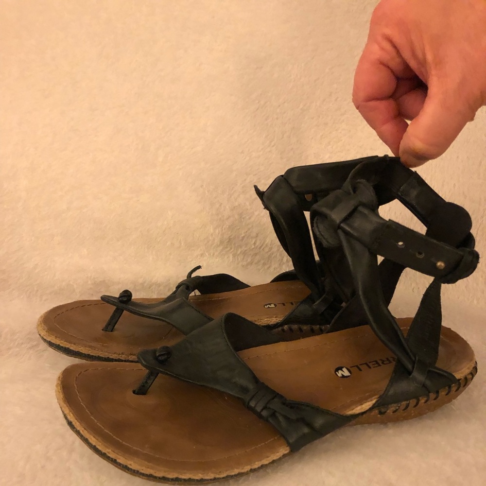 Merrill sandals